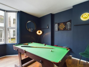 Pool Table Brighton 4 bed Flat for 6 guests Long Term Stays